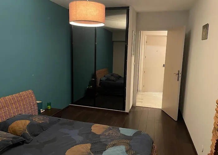 Large 2-room Bright Sea View Near Airport نيس