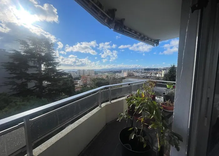 Large 2-room Bright Sea View Near Airport *